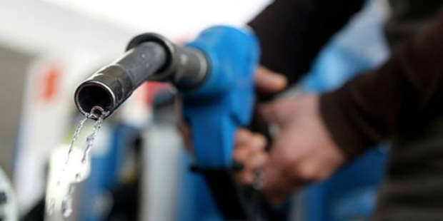 Gasolina vai aumentar até final do ano, diz ministro