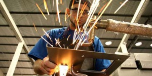 Produção industrial cresce na Bahia e mais sete locais, diz IBGE