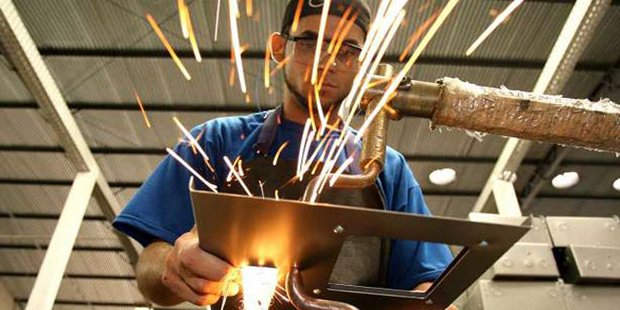 Produção industrial cresce na Bahia e mais sete locais, diz IBGE