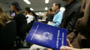 Taxa de desemprego se iguala a mínima histórica em dezembro