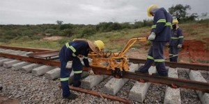 Trilhos da Ferrovia Oeste-Leste começam a ser assentados