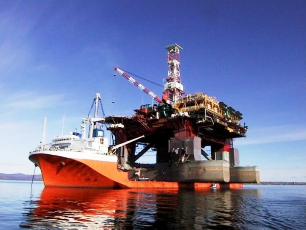 Preço do petróleo sobe na Ásia, após publicação de novos dados dos EUA e China