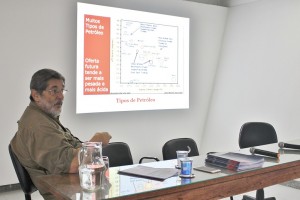 Produção e consumo do Petróleo são temas de segundo dia de curso na Apub