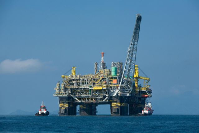 Governo entrega o pré-sal e a Petrobras