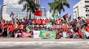 Movimentos populares e sindicais realizam ato em solidariedade aos petroleiros