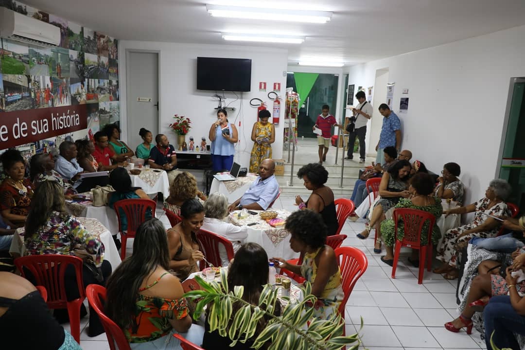 Sarau das Pretas teve homenagem à Marielle, poesia, música e gritos de resistência