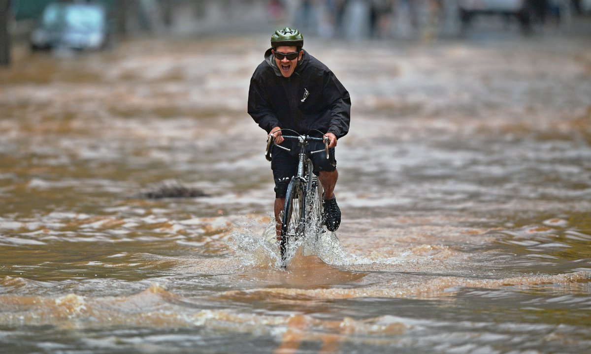 Os desastres construídos e a disputa entre o público e o privado