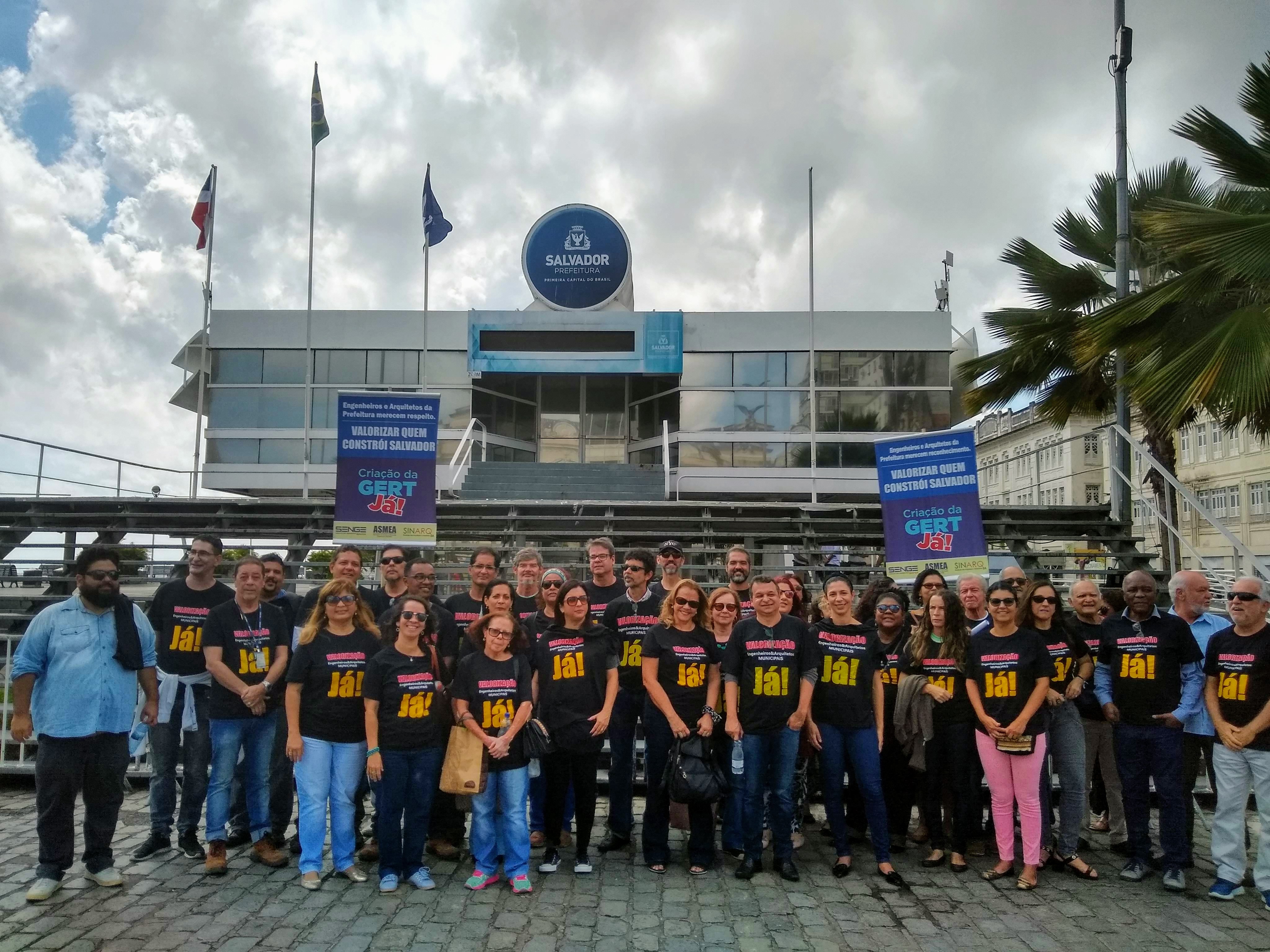 Engenheiros e arquitetos municipais realizam ato pela implantação da GERT