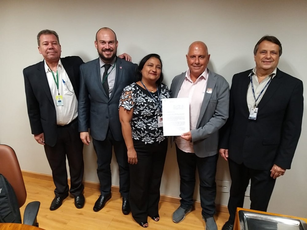 No Congresso Nacional, Fisenge discute propostas de valorização profissional da engenharia