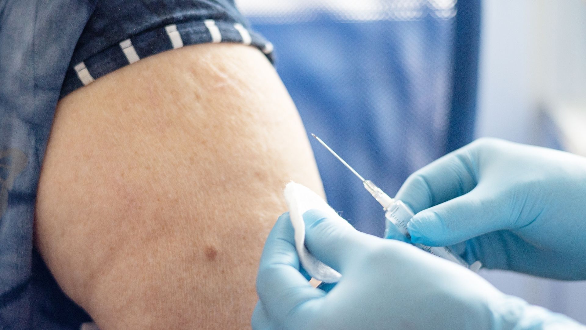 Informações sobre a vacinação para idosos a partir de 85 anos em Salvador