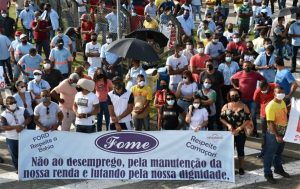 Com anúncio de fechamento e demitidos, metalúrgicos da Ford se recusam a retomar produção